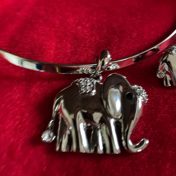 Elephant necklace and earring set - Picture 2 of 4